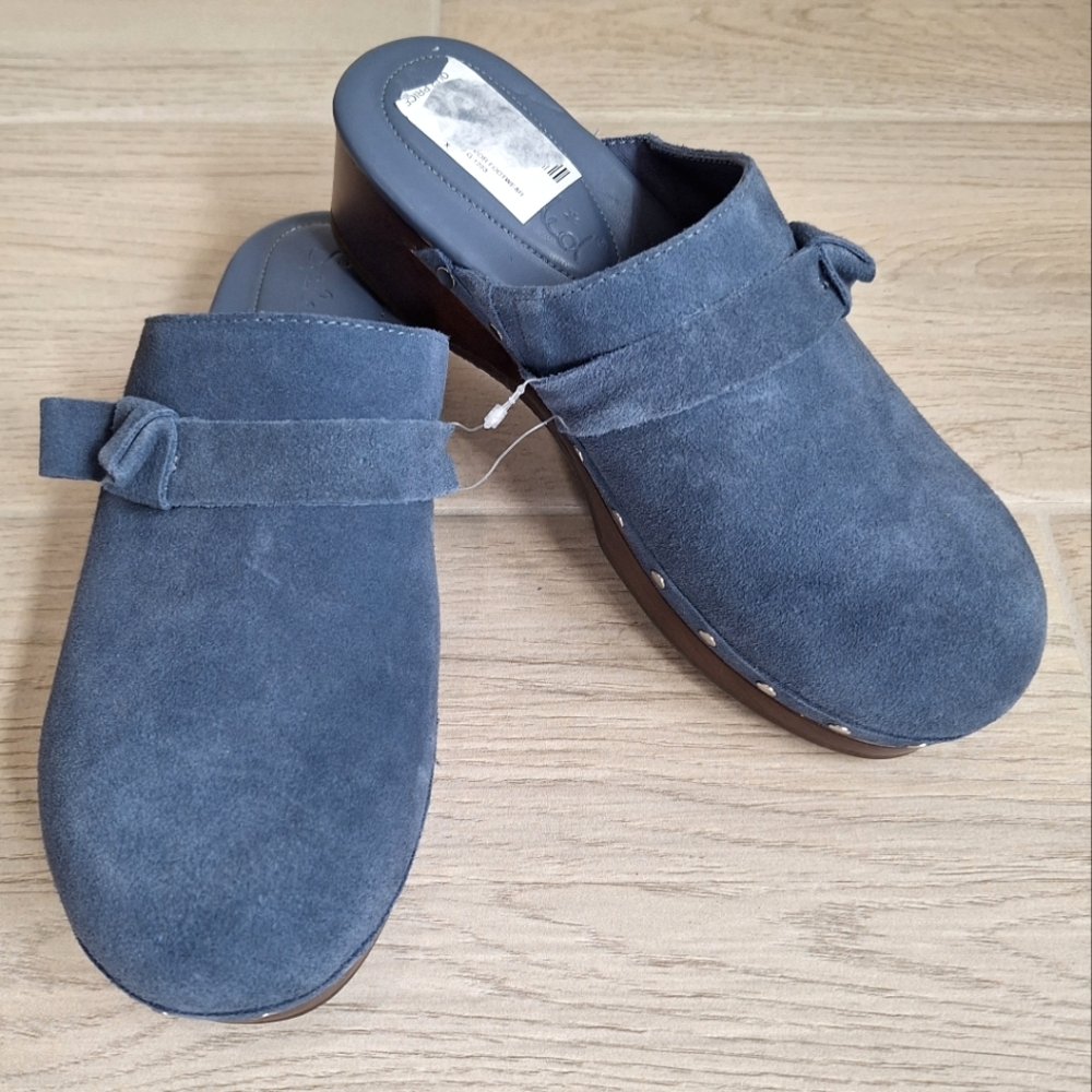 Splendid Olive women's blue suede  mules - clogs with studded detail - size 7.5